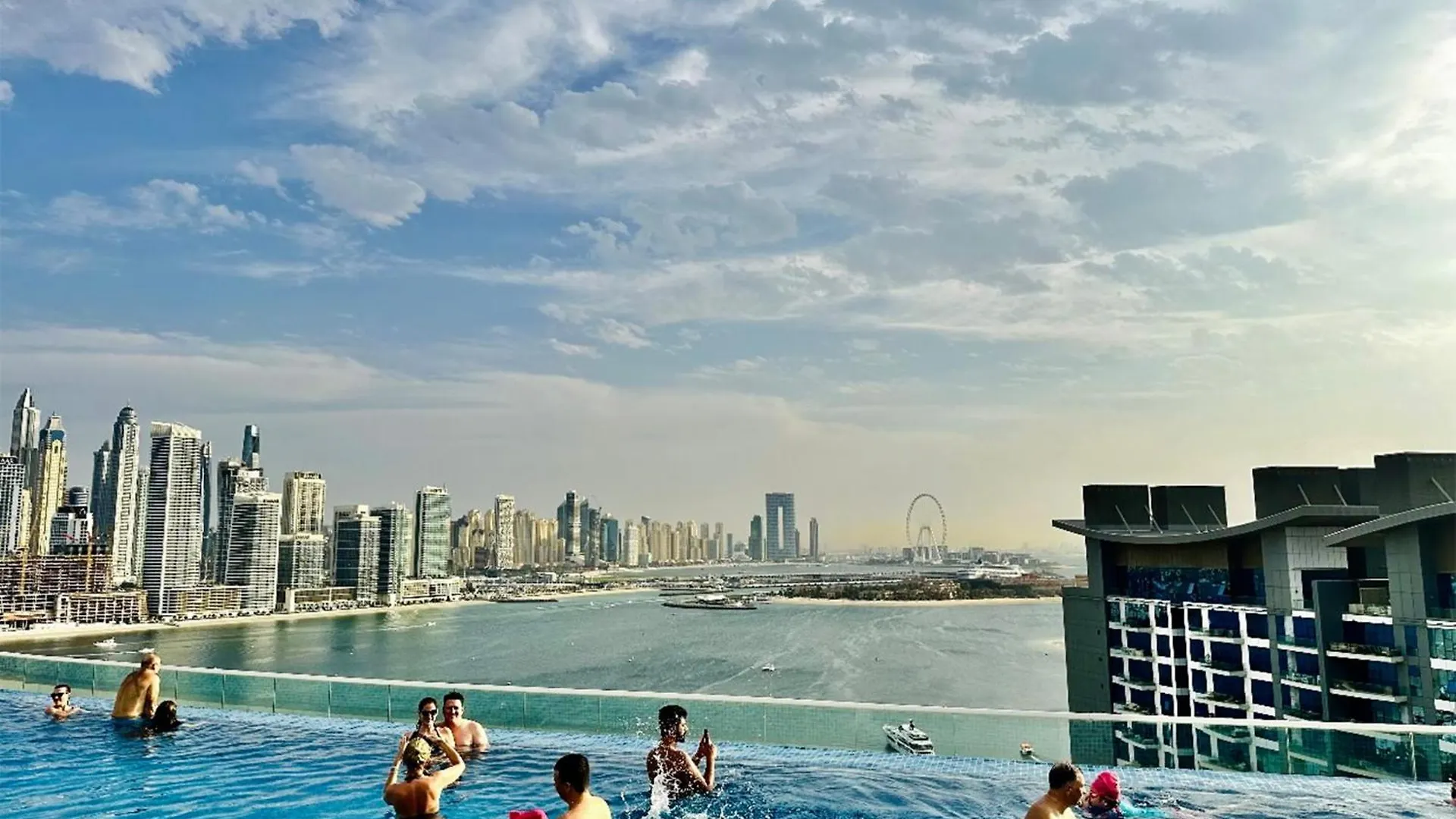 Vserve Comfy & Relaxing 1 Bdr Retreat At The Palm Dubai Apartment