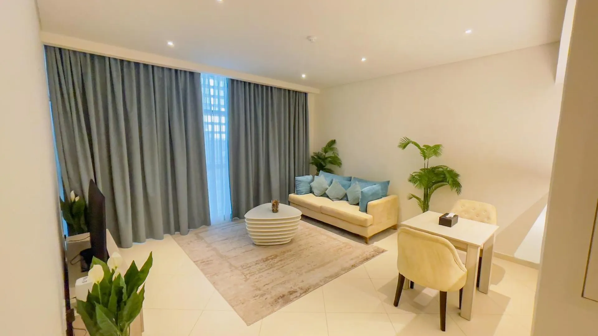 Vserve Comfy & Relaxing 1 Bdr Retreat At The Palm Dubai