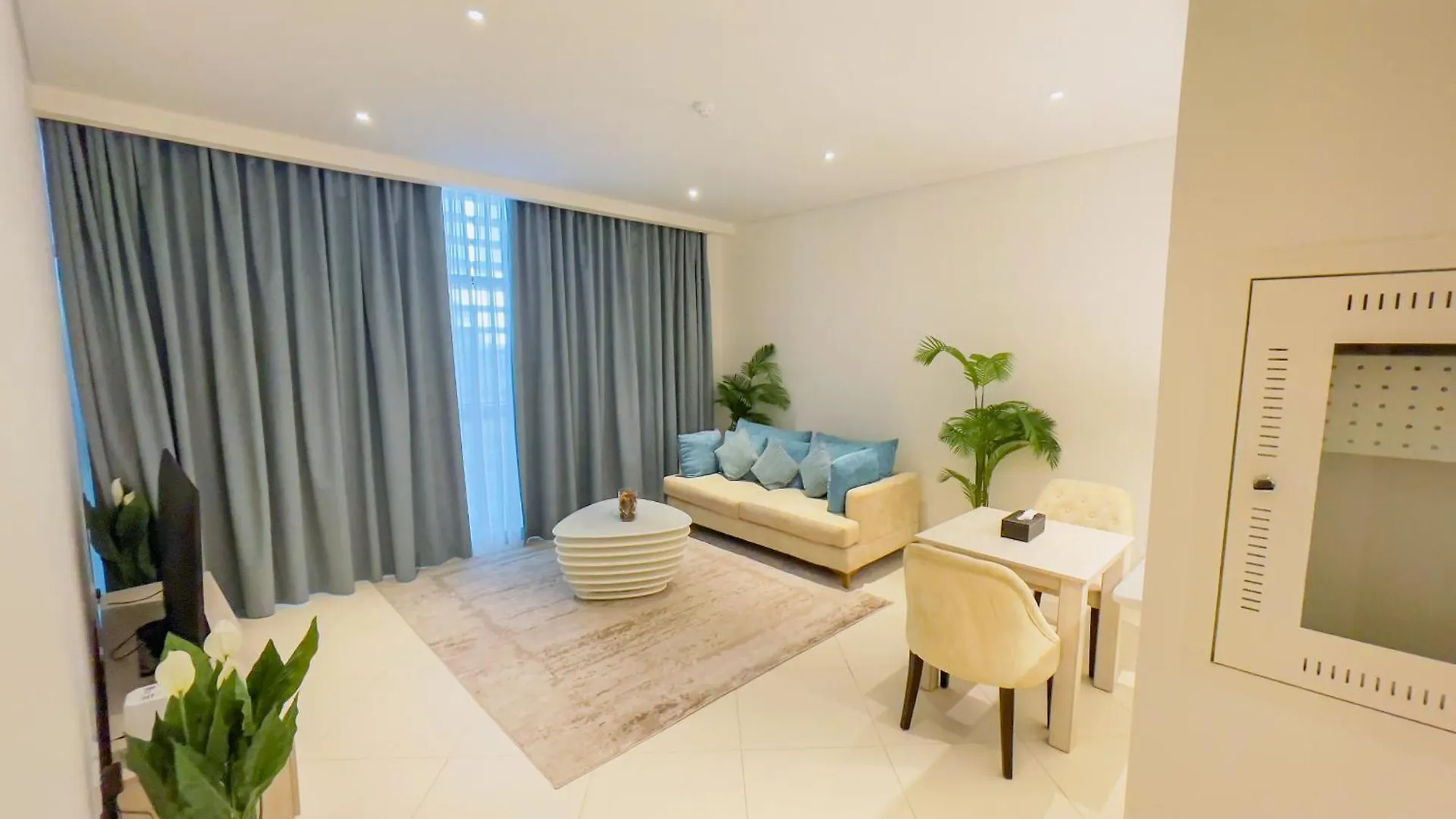 Vserve Comfy & Relaxing 1 Bdr Retreat At The Palm Dubai United Arab Emirates