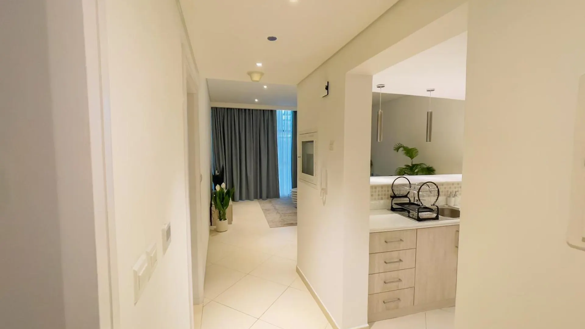 Vserve Comfy & Relaxing 1 Bdr Retreat At The Palm Dubai