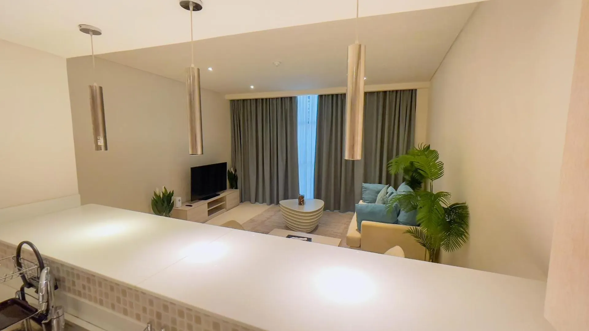 Vserve Comfy & Relaxing 1 Bdr Retreat At The Palm Dubai 0*,